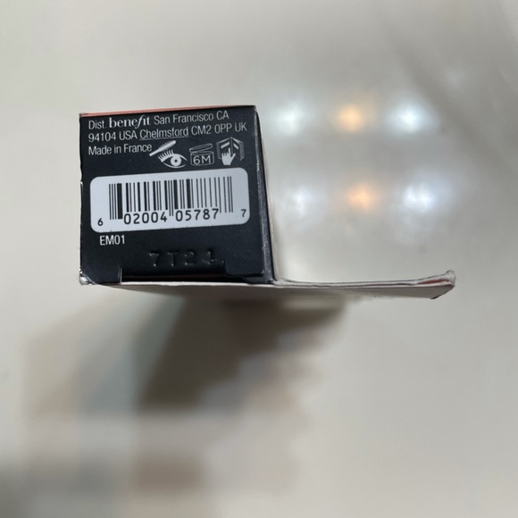 Brand NEW never opened Benefit Roller Lash Mascara - Picture 2 of 4